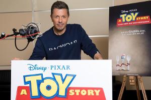 Er ist neu in der "Toy Story"-Familie: Michi Beck spricht Duke Kaboom im vierten Teil der beliebten Disney-Reihe.