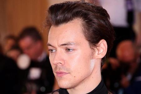 Sänger und Schauspieler Harry Styles bei der Met Gala 2019 in New York