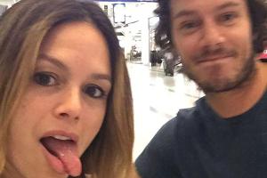 Rachel Bilson und Adam Brody hatten am Flughafen eine Mini-"O.C., California"-Reunion