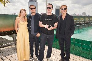 Margot Robbie neben Leonardo DiCaprio, Quentin Tarantino und Brad Pitt (v.l.n.r.)