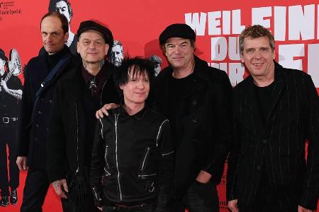 Tolle Trikots statt Tote Hosen? Warum nicht beides, dachten sich Campino und Co.