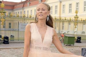 Jenny Elvers versteht es, sich gekonnt in Szene zu setzen