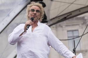 Hinter dem Mikrofon fühlt sich Thomas Gottschalk wohl