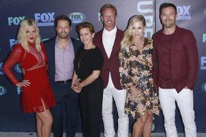 Wiedervereint: Tori Spelling (v.l.n.r.), Jason Priestley, Gabrielle Carteris, Ian Ziering, Jennie Garth und Brian Austin Green