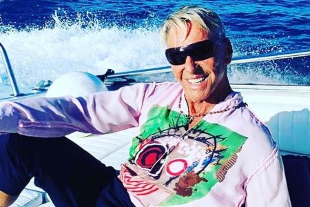 Ob Wolfgang Joop da gerade zu einer Hochzeit fährt?