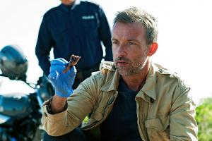 "Polizeiruf 110: Heimatliebe": Kriminalhauptkommissar Adam Raczek (Lucas Gregorowicz) wird von den polnischen Kollegen zum F...