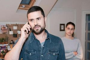 "Unter uns": Paco wird von Leni erwischt, als er ihre Oma nach Lenis Mutter fragt