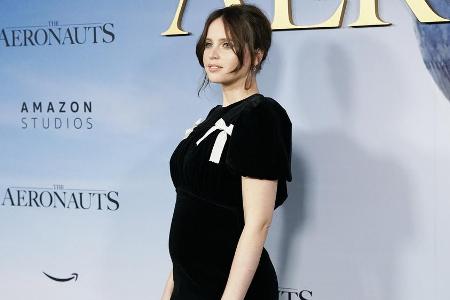 Verdächtige Rundungen: Felicity Jones am 4. Dezember bei der Premiere von 