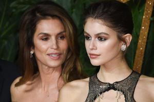 Cindy Crawford (l.) und Tochter Kaia Gerber (r.) sollen ein enges Verhältnis haben