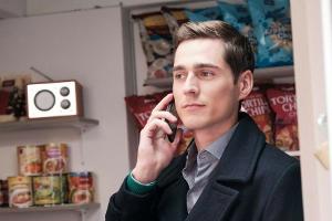 "Unter uns": Ringo ist fest entschlossen, Easys Büdchen-Finanzen zu optimieren