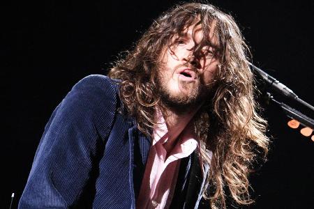 John Frusciante 2006 auf der Bühne mit den Red Hot Chili Peppers