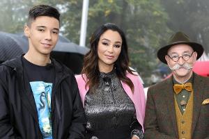 Verona Pooth und ihr Sohn San Diego (li.) wollen bei "Bares für Rares" ein Familien-Schmuckstück zu Geld machen