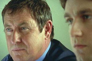 "Inspector Barnaby: Der Würger von Ravens Wood": Das Verhör des Hauptverdächtigen bringt für Inspector Barnaby (John Nettles...