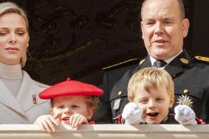 Das Fürstenpaar Albert II. und Charlène mit seinen Zwillingen