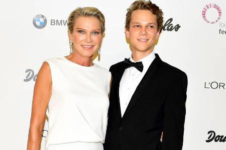 Stephanie Gräfin von Pfuel mit ihrem Sohn Karl Bagusat bei einem Event 2016 in Berlin