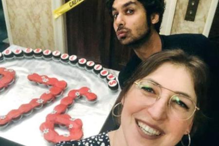 Süßes Selfie von Mayim Bialik und Kunal Nayyar