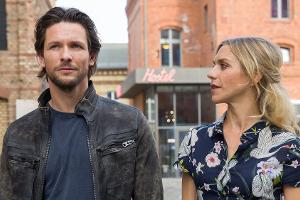 "Beck is back!: Tod den Tyrannen": Hannes (Bert Tischendorf) berichtet seiner ehemaligen Kommilitonin Susanne (Julia Dietze)...