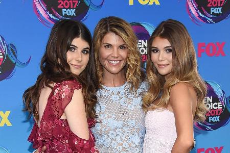 Lori Loughlin (M.) mit ihren Töchtern Isabella Rose (l.) und Olivia Jade