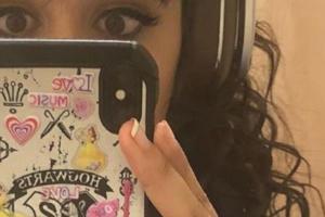 Die frischgebackene 22-jährige Camila Cabello präsentierte via Instagram eine doch eher kindische Handyhülle