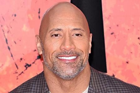 Dwayne Johnson überrascht seinen Vater am Telefon mit einer großzügigen Geste