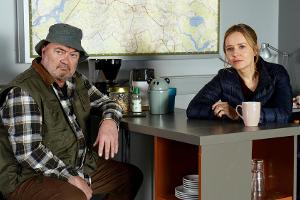 "Ein starkes Team: Erntedank": Otto (Florian Martens) wird von Linett (Stefanie Stappenbeck) beauftragt, undercover zu ermit...