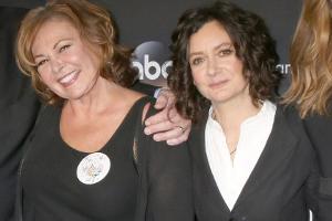 Roseanne Barr (l.) und Sara Gilbert im März 2018 bei der letzten "Roseanne"-Premiere