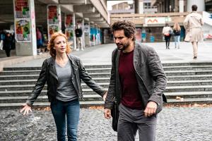 "Einstein: Extension": Elena Lange (Annika Ernst) und Einstein (Tom Beck) müssen sich beeilen