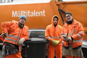 "Die Drei von der Müllabfuhr: Dörte muss weg": "Käpt'n" Werner (Uwe Ochsenknecht, l.), Tarik (Daniel Rodic) und Ralle (Jörn ...