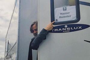 Mark Hamill zeigt seinen Wohnwagen am Set von Episode IX der "Star Wars"-Reihe