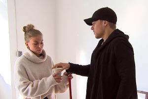 "Köln 50667": Die gemeinsame Arbeit mit Dana im Kiosk kommt Kevin sehr recht