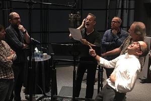 Tom Hanks (Mitte) gibt bei der Arbeit alles