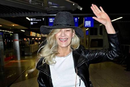 Sibylle Rauch bei ihrem Abflug zum Dschungelcamp nach Australien