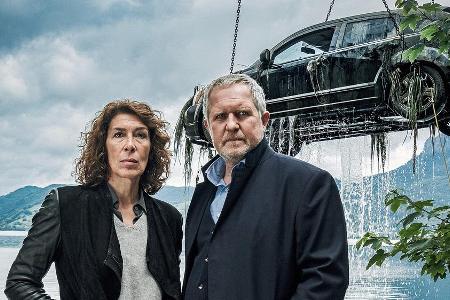 Der Mord an einer Journalistin, die zuletzt an einer Geschichte über illegale Waffengeschäfte gearbeitet hat, beschäftigt di...