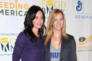 Immer wieder kreuzen sich die Wege von Courteney Cox (l.) und Lisa Kudrow
