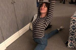 Shailene Woodley ist ziemlich dehnbar