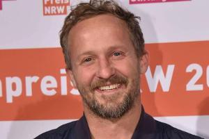 Maximilian Brückner ist auch in der zweiten Staffel von "Hindafing" dabei