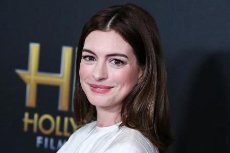Anne Hathaway kann auf einen Gastgeber bei den Oscars verzichten