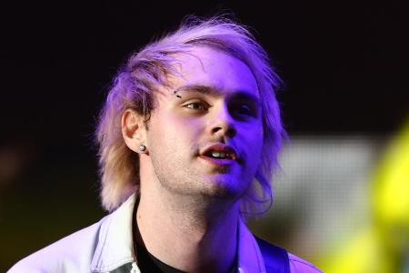 Michael Clifford hat seiner Freundin auf Bali einen Antrag gemacht