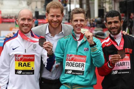 Prinz Harry nahm gut gelaunt und entspannt einen Termin in London wahr