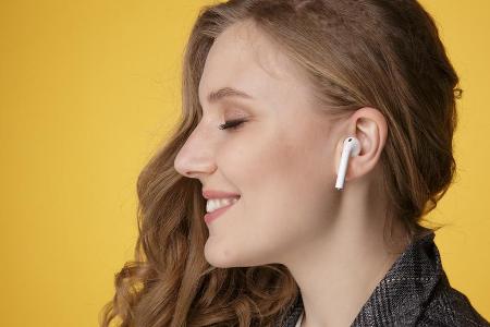 Amazon möchte offenbar kabellose Kopfhörer veröffentlichen, die an die hier abgebildeten Apple AirPods erinnern