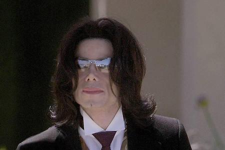 Michael Jackson verlässt im Jahr 2005 als freier Mann den Gerichtssaal