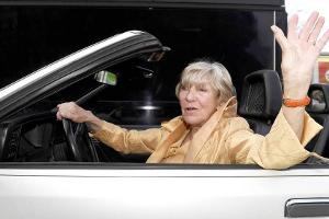 Heidi Hetzer bei einem Auftritt in Berlin