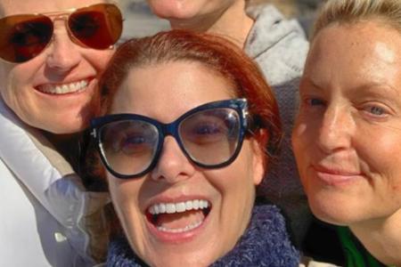 Strahlt fast so sehr wie die Sonne: Debra Messing (Mitte unten)