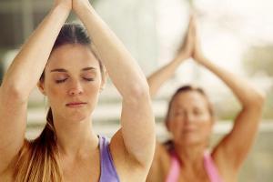 Auch Stress kann dick machen - wer fastet, sollte auch entspannen, zum Beispiel mit Yoga