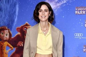 Lena Meyer-Landrut strahlte in Berlin in einem beigen Zweiteiler