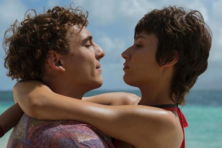 Noch können Aníbal Cortés (Miguel Herrán) und Silene Oliveira (Úrsula Corberó) ihr Leben im Paradies genießen