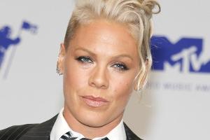 Pink hat endgültig genug von den Instagram-Trollen und Netz-Moralaposteln