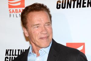 Arnold Schwarzenegger im Blitzlichtgewitter der Fotografen