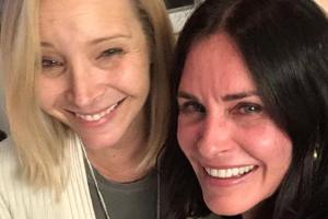 Sie sind immer noch unzertrennlich: Lisa Kudrow (l.) und Courteney Cox (r.)