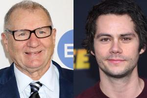 Ed O'Neill (l.) und Dylan O'Brien spielen ein schwules Pärchen